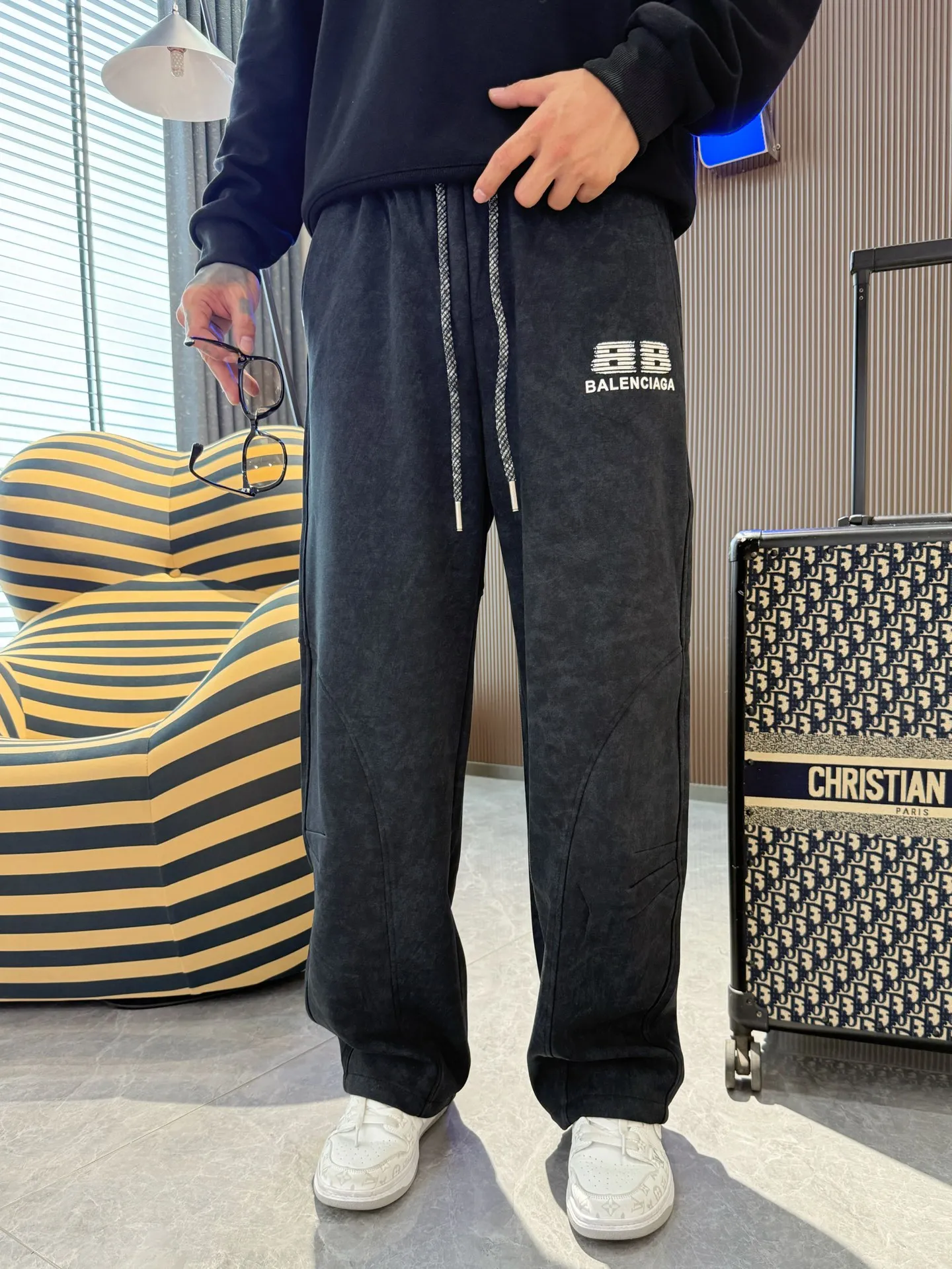 Balenciaga 🆕2026 Autumn and Winter New Arrival Casual Pants! The official website will be released simultaneously. Brand Classic LOGO casual pants, customized fabrics, excellent comfort and strong touch. Highly recognisable, perfect appearance and craftsmanship. Size:M-3XL